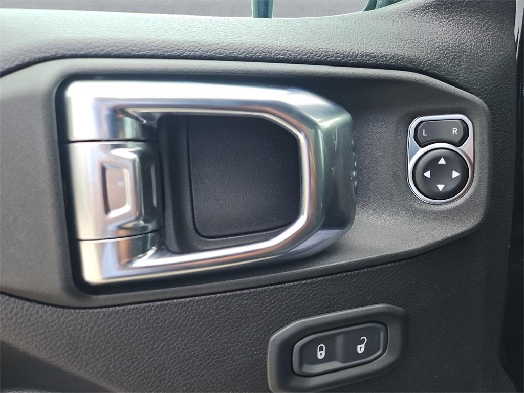 new 2025 Jeep Wrangler car, priced at $44,080