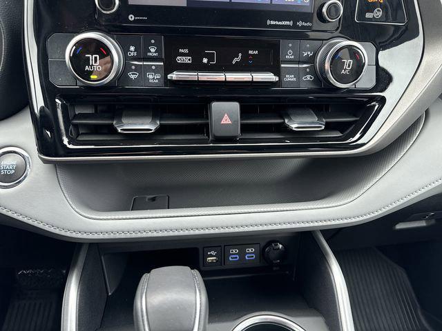used 2022 Toyota Highlander car, priced at $33,000