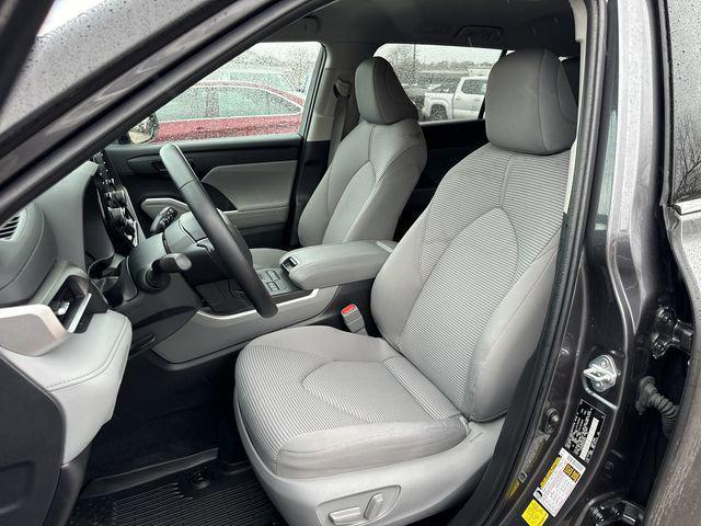 used 2022 Toyota Highlander car, priced at $33,000