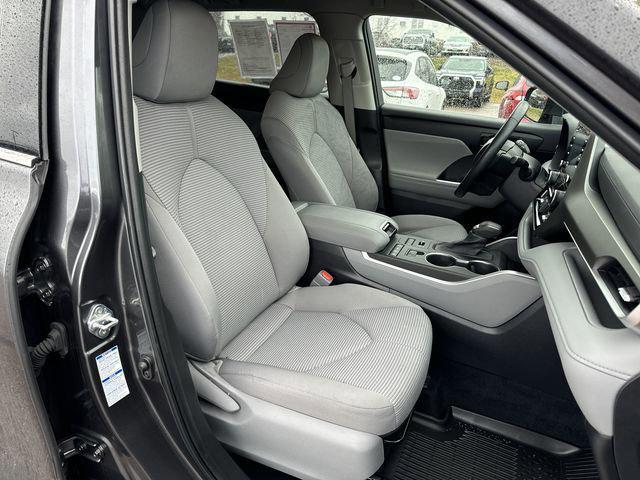 used 2022 Toyota Highlander car, priced at $33,000