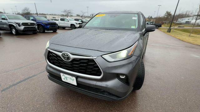 used 2022 Toyota Highlander car, priced at $33,000