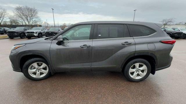 used 2022 Toyota Highlander car, priced at $33,000