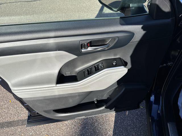 used 2022 Toyota Highlander car, priced at $35,000