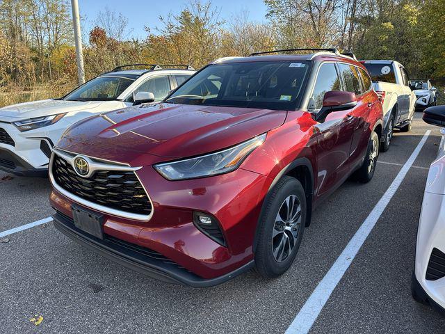 used 2022 Toyota Highlander car, priced at $35,000