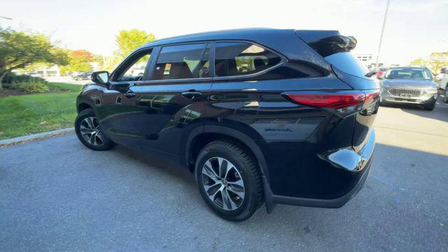 used 2023 Toyota Highlander car, priced at $40,000