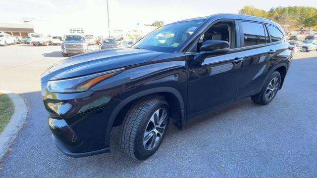 used 2023 Toyota Highlander car, priced at $40,000