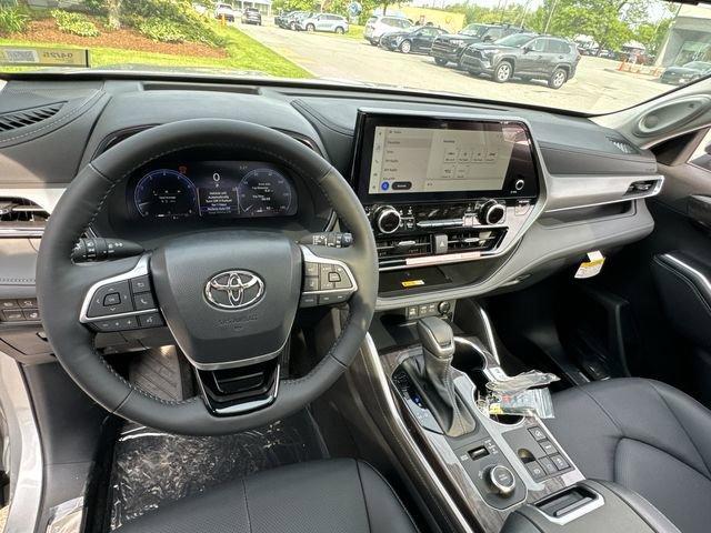 new 2024 Toyota Highlander car, priced at $54,422