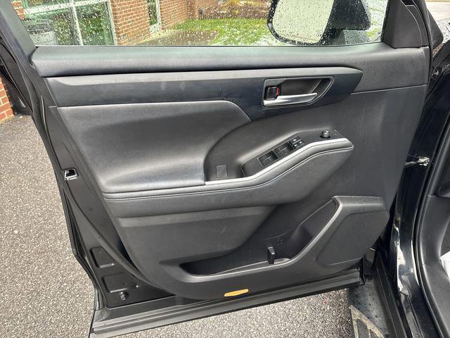 used 2023 Toyota Highlander car, priced at $36,500