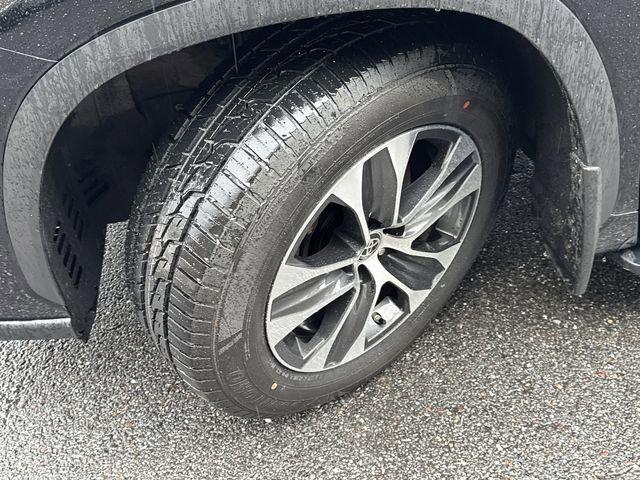 used 2023 Toyota Highlander car, priced at $36,500