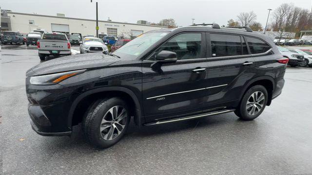 used 2023 Toyota Highlander car, priced at $36,500