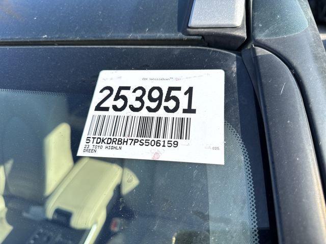 used 2023 Toyota Highlander car, priced at $37,500