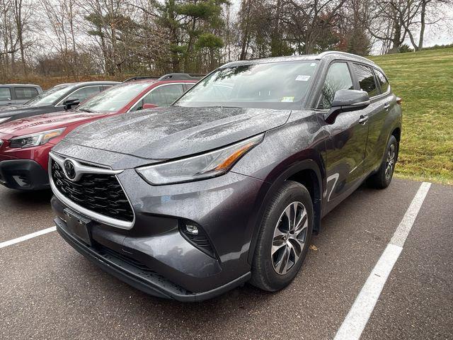 used 2024 Toyota Highlander car, priced at $39,800