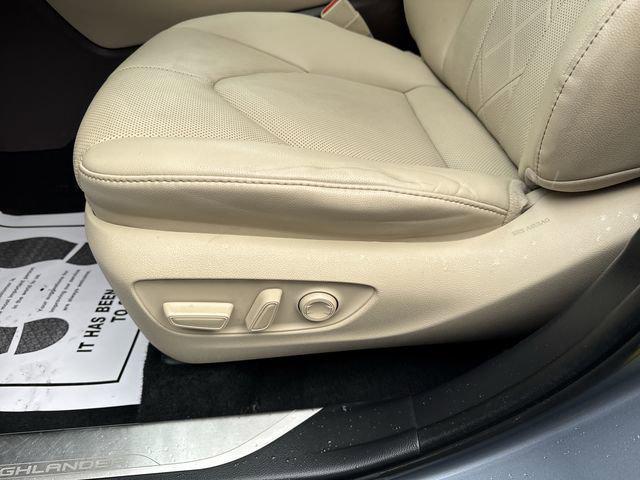 used 2021 Toyota Highlander Hybrid car, priced at $37,000
