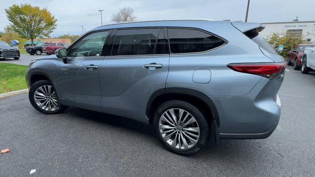 used 2021 Toyota Highlander Hybrid car, priced at $37,000