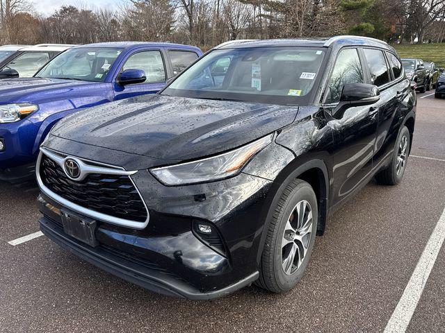 used 2024 Toyota Highlander car, priced at $39,800