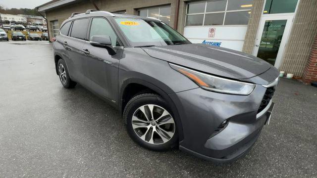 used 2021 Toyota Highlander Hybrid car, priced at $31,000