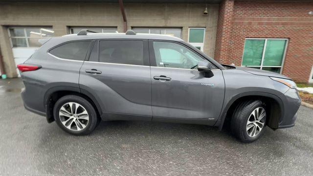 used 2021 Toyota Highlander Hybrid car, priced at $31,000