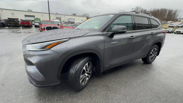 used 2021 Toyota Highlander Hybrid car, priced at $31,000