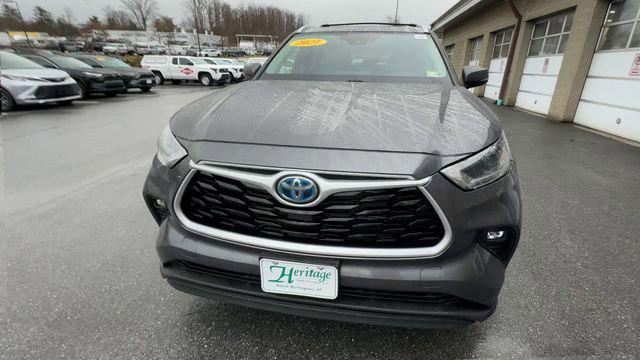 used 2021 Toyota Highlander Hybrid car, priced at $31,000