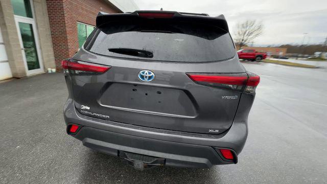 used 2021 Toyota Highlander Hybrid car, priced at $31,000