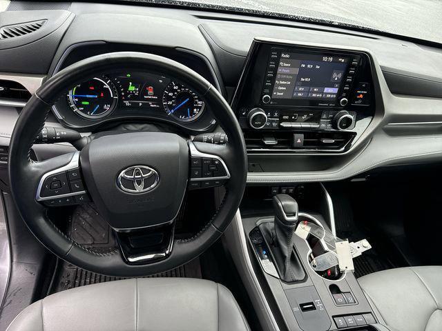 used 2021 Toyota Highlander Hybrid car, priced at $31,000