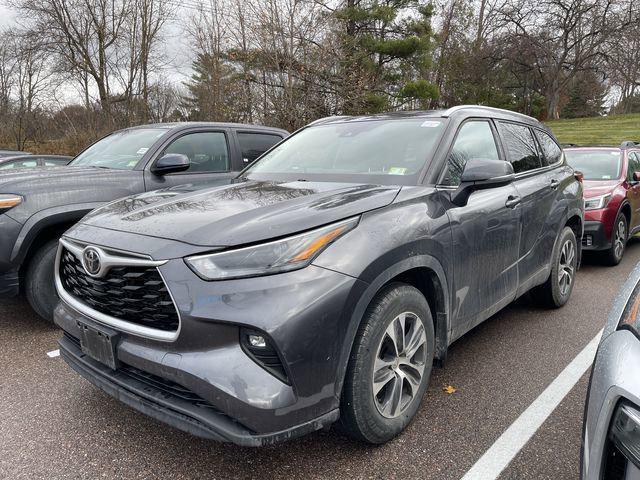 used 2022 Toyota Highlander car, priced at $35,000