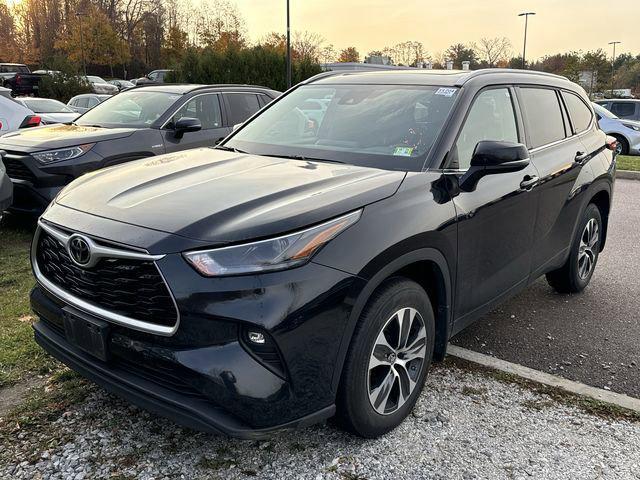 used 2022 Toyota Highlander car, priced at $38,000