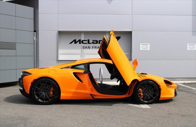 new 2025 McLaren Artura car, priced at $277,098