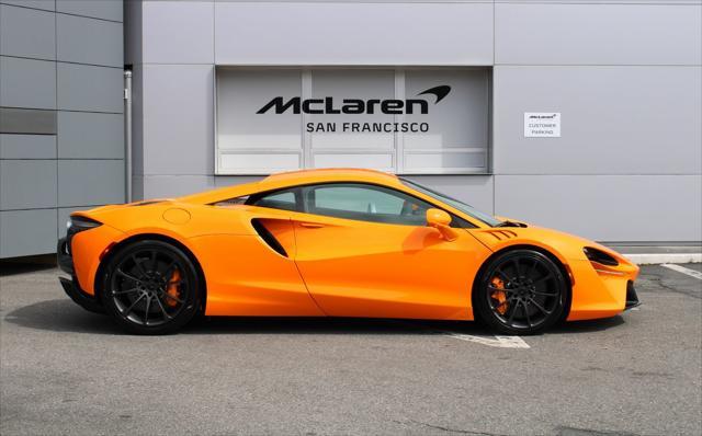 new 2025 McLaren Artura car, priced at $277,098