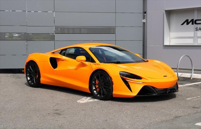 new 2025 McLaren Artura car, priced at $277,098