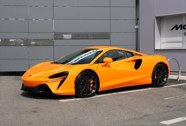 new 2025 McLaren Artura car, priced at $277,098