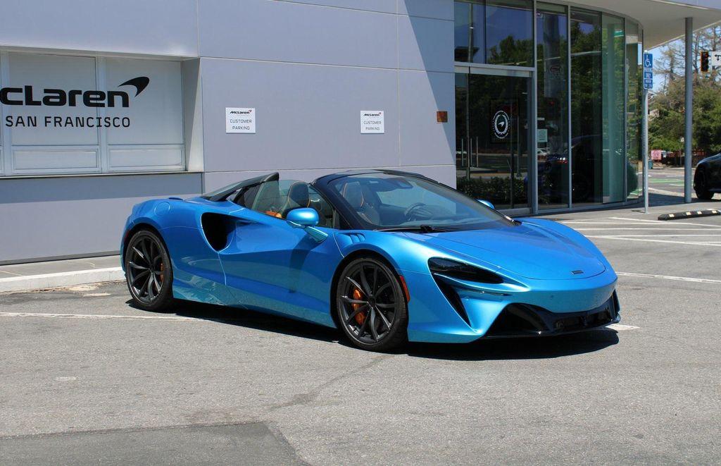 new 2025 McLaren Artura car, priced at $323,098