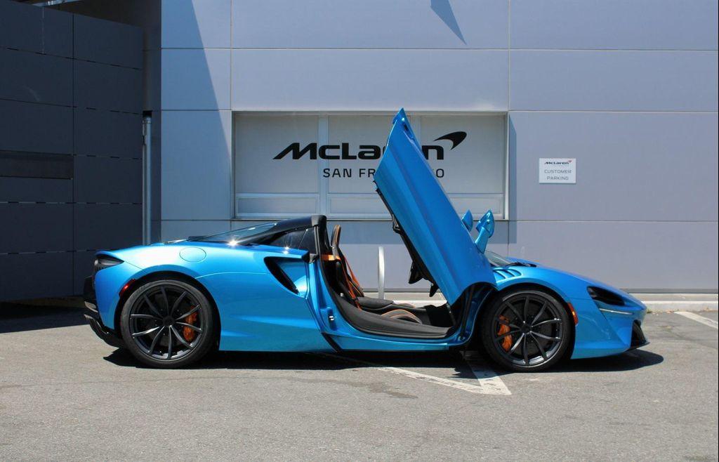 new 2025 McLaren Artura car, priced at $323,098