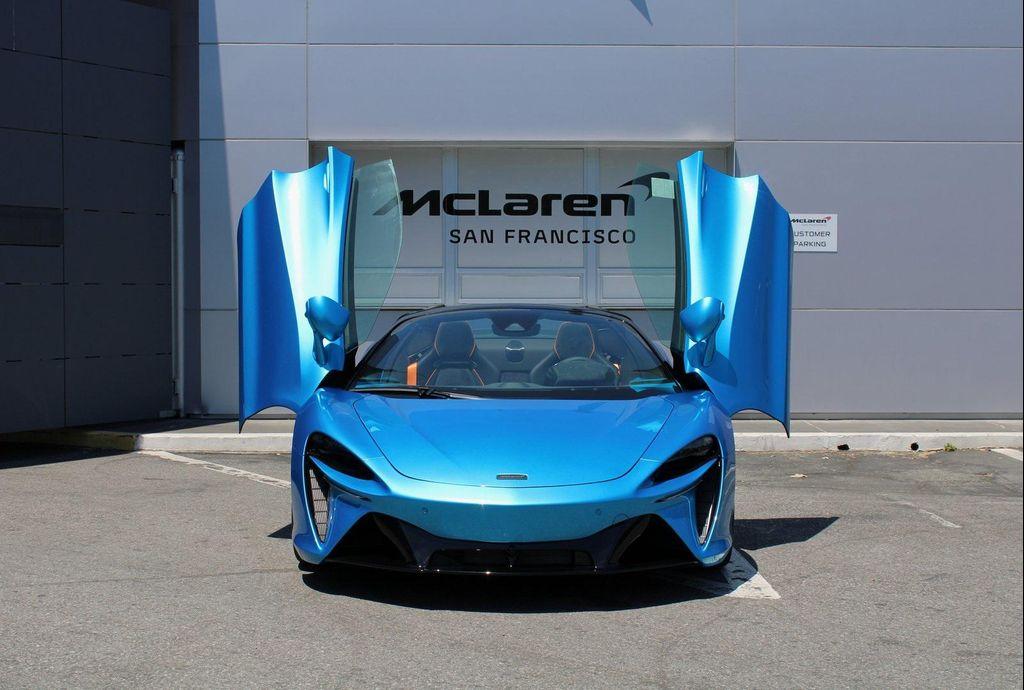 new 2025 McLaren Artura car, priced at $323,098