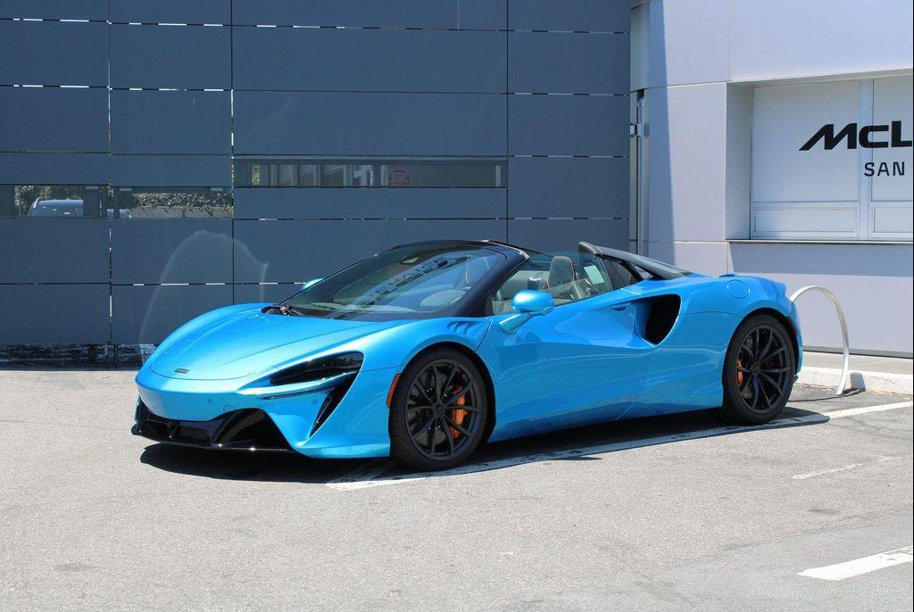new 2025 McLaren Artura car, priced at $323,098