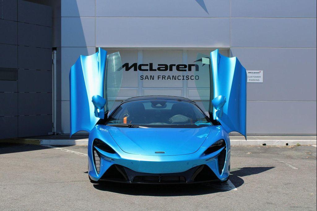 new 2025 McLaren Artura car, priced at $323,098