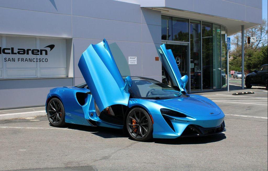 new 2025 McLaren Artura car, priced at $323,098