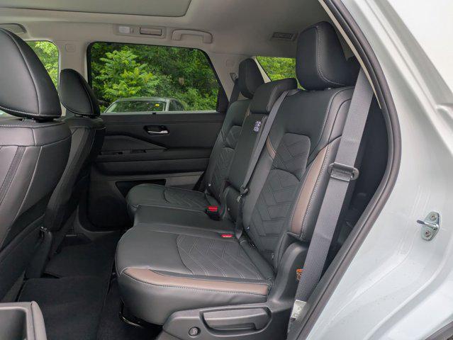 new 2025 Nissan Pathfinder car, priced at $46,247