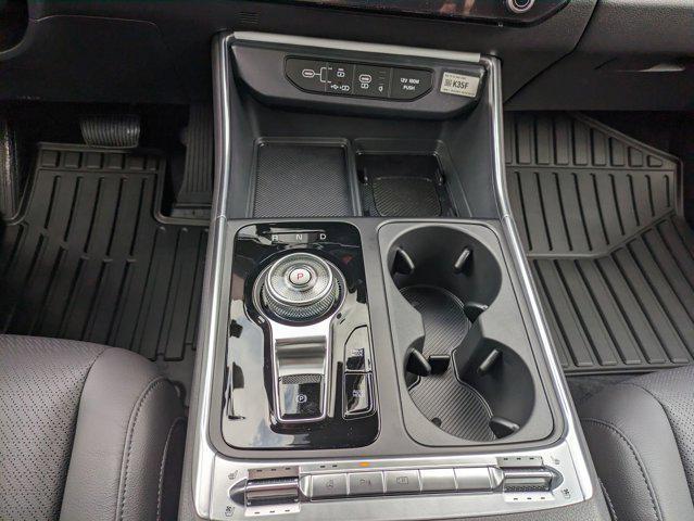 new 2025 Kia Carnival Hybrid car, priced at $53,625