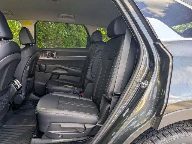 new 2025 Kia Sorento Hybrid car, priced at $37,186