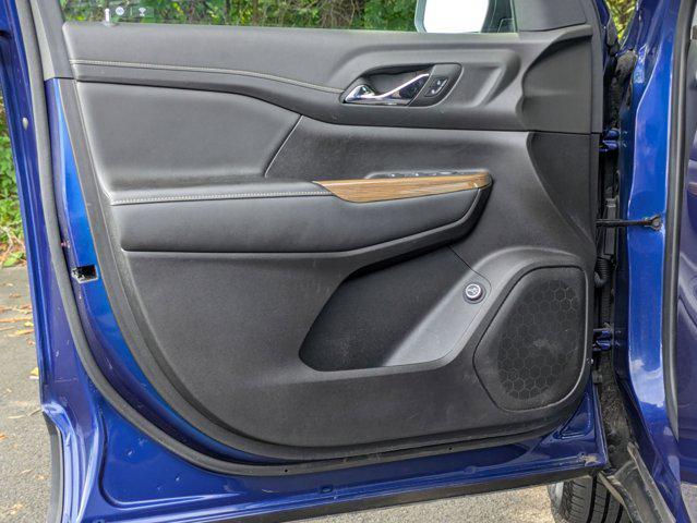 used 2023 GMC Acadia car, priced at $32,998
