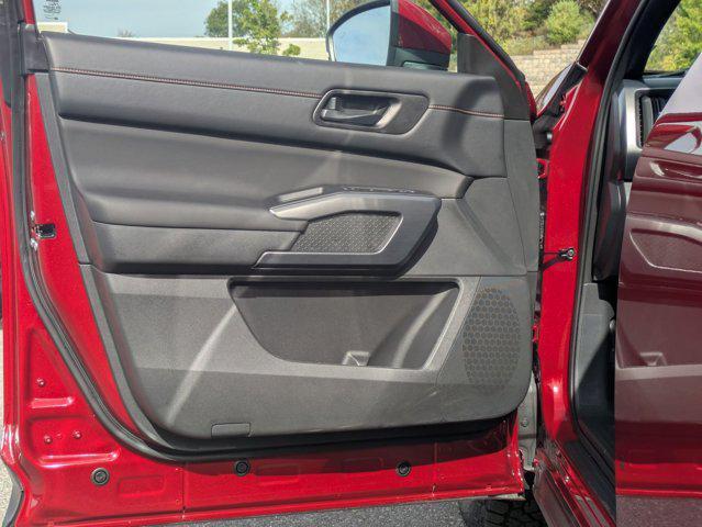 new 2025 Nissan Pathfinder car, priced at $37,821