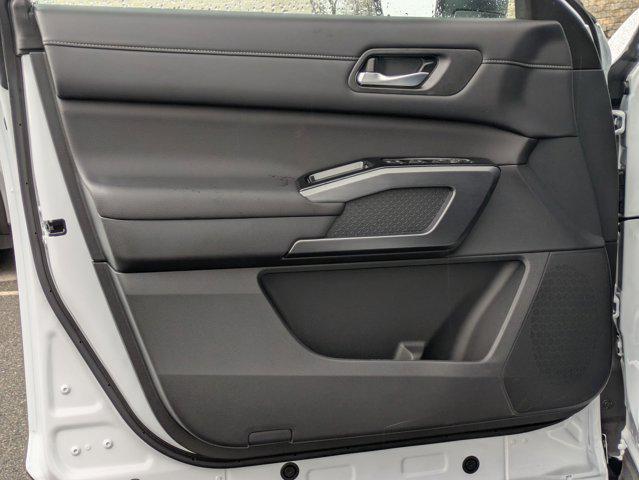 new 2025 Nissan Pathfinder car, priced at $40,910