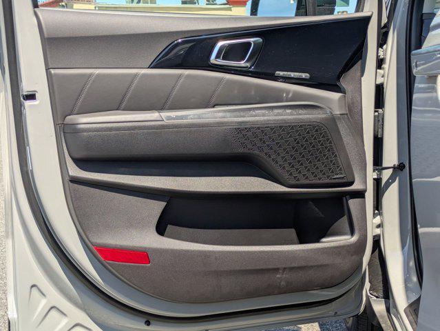 new 2025 Kia Carnival Hybrid car, priced at $57,800