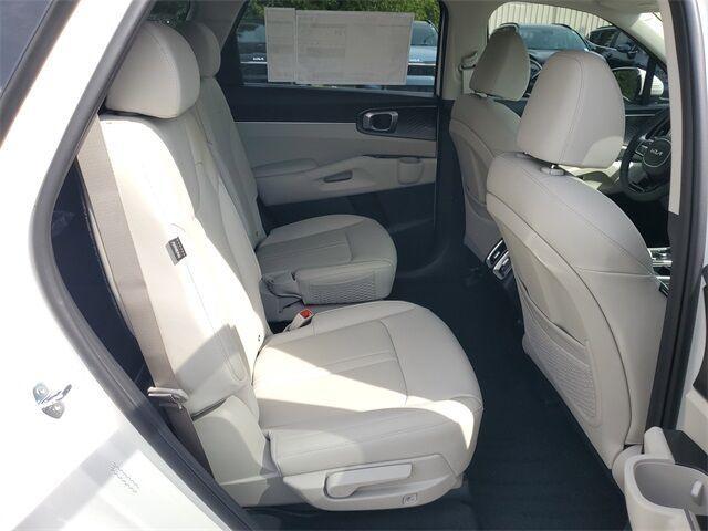 new 2025 Kia Sorento Hybrid car, priced at $37,600