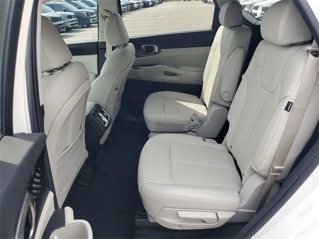 new 2025 Kia Sorento Hybrid car, priced at $37,600