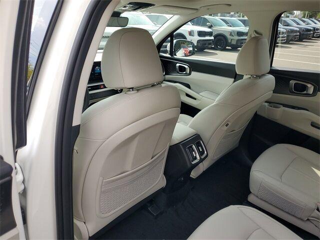 new 2025 Kia Sorento Hybrid car, priced at $37,600