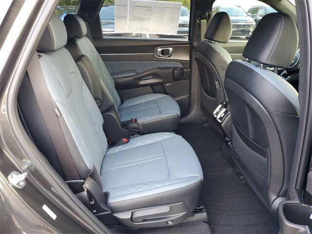 new 2025 Kia Sorento Hybrid car, priced at $38,895