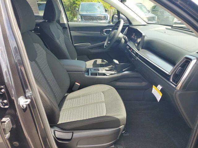 new 2025 Kia Sorento car, priced at $32,757