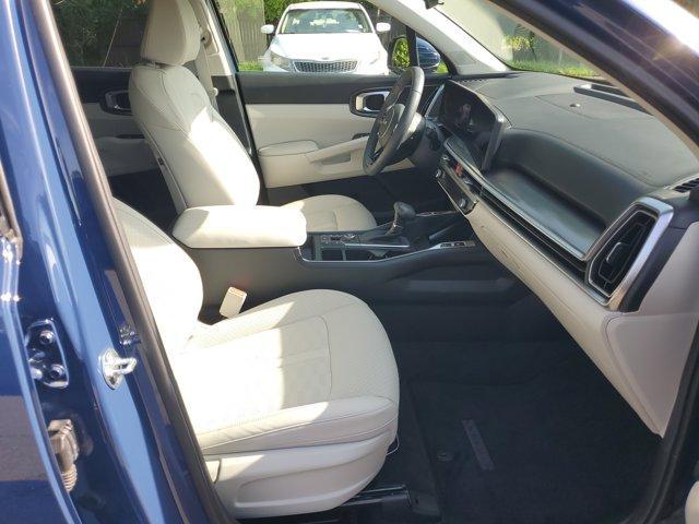 used 2025 Kia Sorento car, priced at $33,700